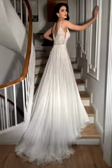 Ruby İpek Tül Dantel V Yaka Helen Gelinlik - Mediha Cambaz Bridal